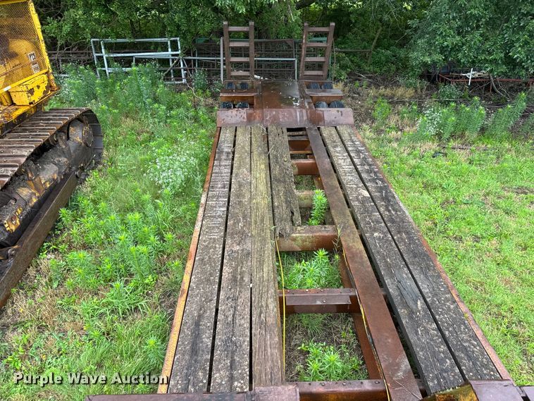 image for item NA9441 1975 Hyster C25TDA drop deck equipment trailer
