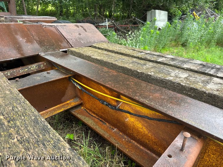 image for item NA9441 1975 Hyster C25TDA drop deck equipment trailer