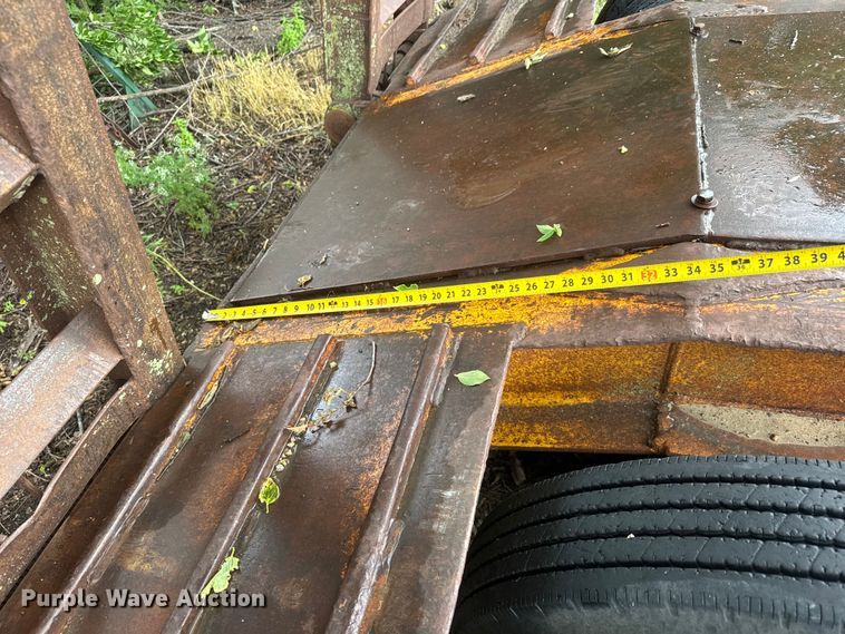 image for item NA9441 1975 Hyster C25TDA drop deck equipment trailer
