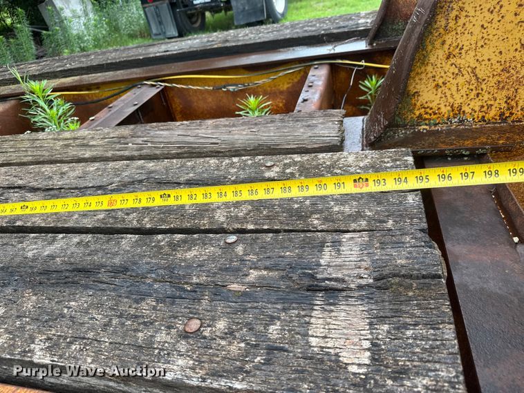 image for item NA9441 1975 Hyster C25TDA drop deck equipment trailer