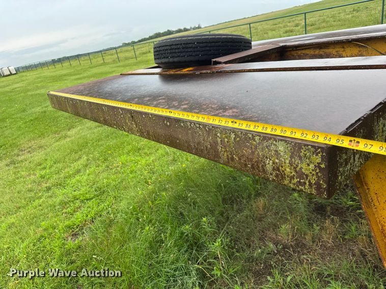 image for item NA9441 1975 Hyster C25TDA drop deck equipment trailer