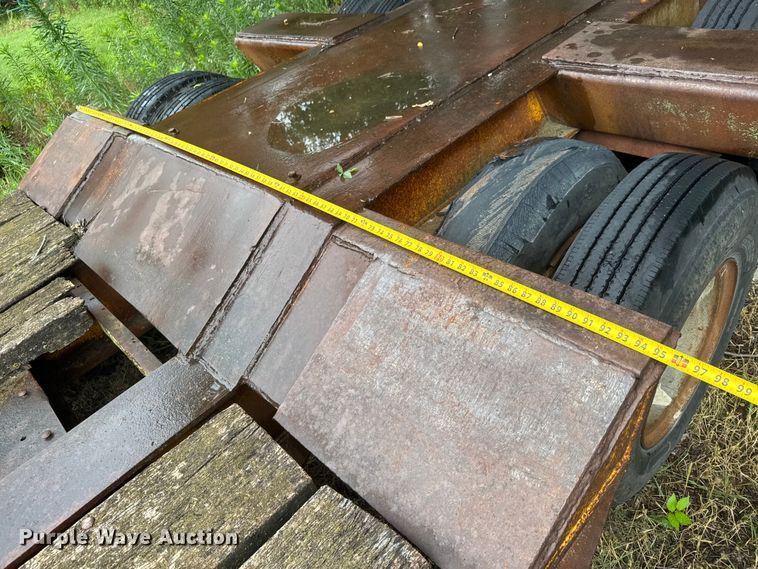 image for item NA9441 1975 Hyster C25TDA drop deck equipment trailer