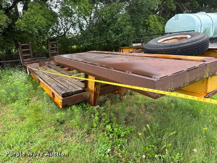 image for item NA9441 1975 Hyster C25TDA drop deck equipment trailer