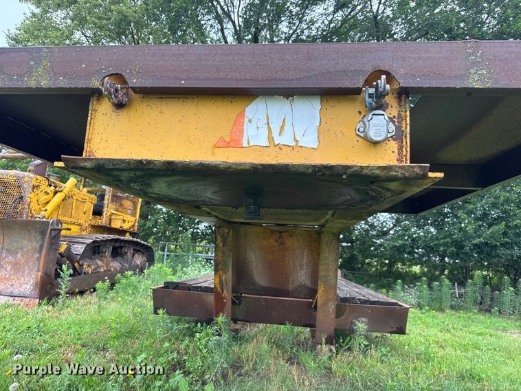 image for item NA9441 1975 Hyster C25TDA drop deck equipment trailer