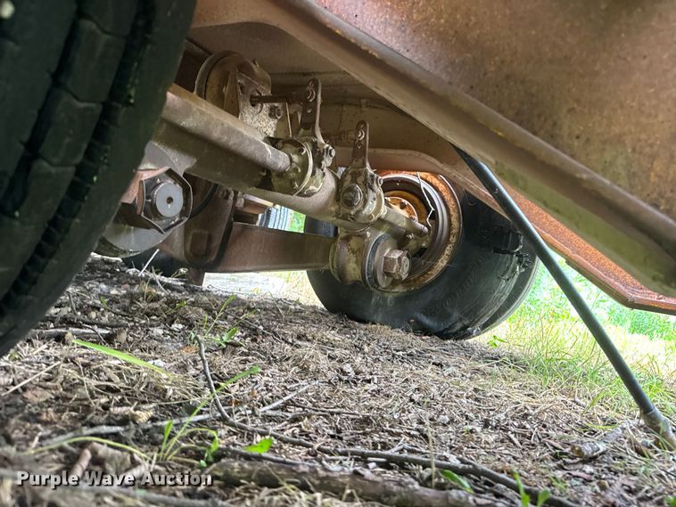 image for item NA9441 1975 Hyster C25TDA drop deck equipment trailer