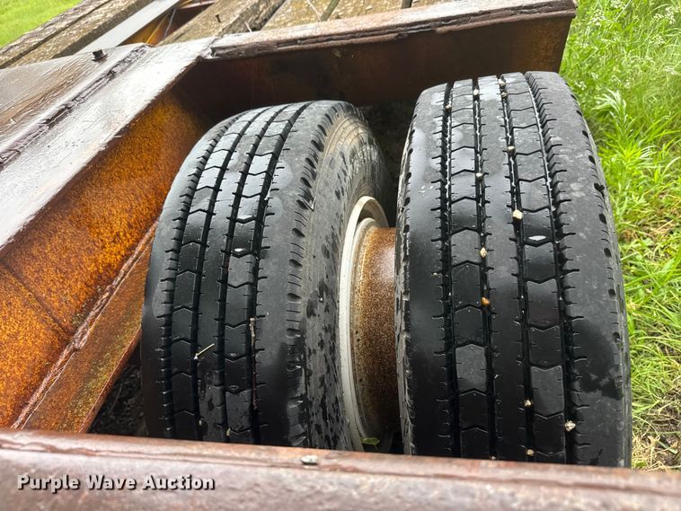 image for item NA9441 1975 Hyster C25TDA drop deck equipment trailer