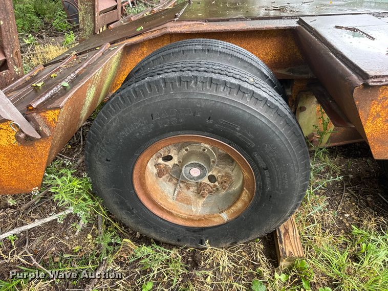 image for item NA9441 1975 Hyster C25TDA drop deck equipment trailer