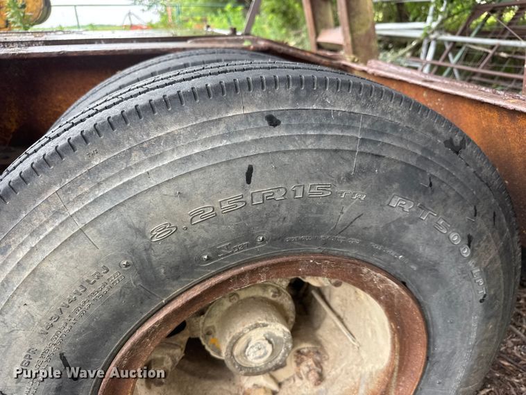 image for item NA9441 1975 Hyster C25TDA drop deck equipment trailer