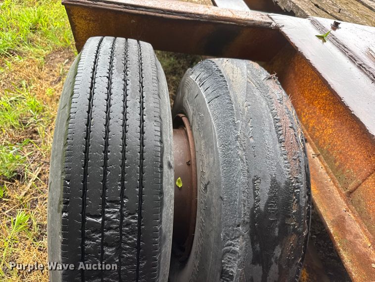 image for item NA9441 1975 Hyster C25TDA drop deck equipment trailer
