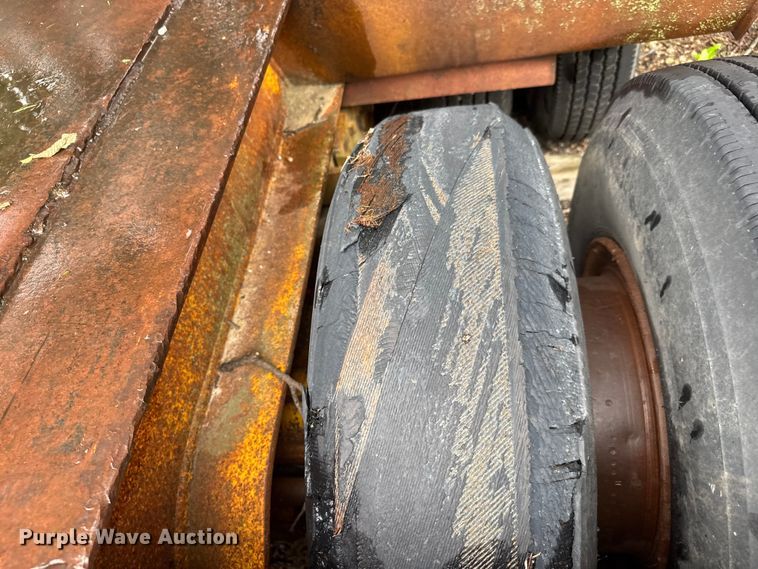 image for item NA9441 1975 Hyster C25TDA drop deck equipment trailer