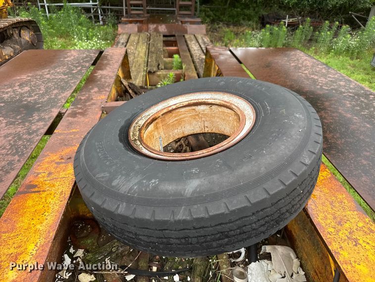 image for item NA9441 1975 Hyster C25TDA drop deck equipment trailer