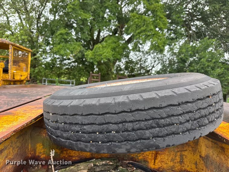 image for item NA9441 1975 Hyster C25TDA drop deck equipment trailer