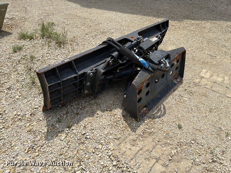 image for item NA9445 2014 Bobcat Dozer 96 skid steer dozer blade