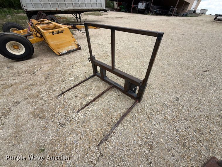 image for item NA9448 Skid steer bale spear