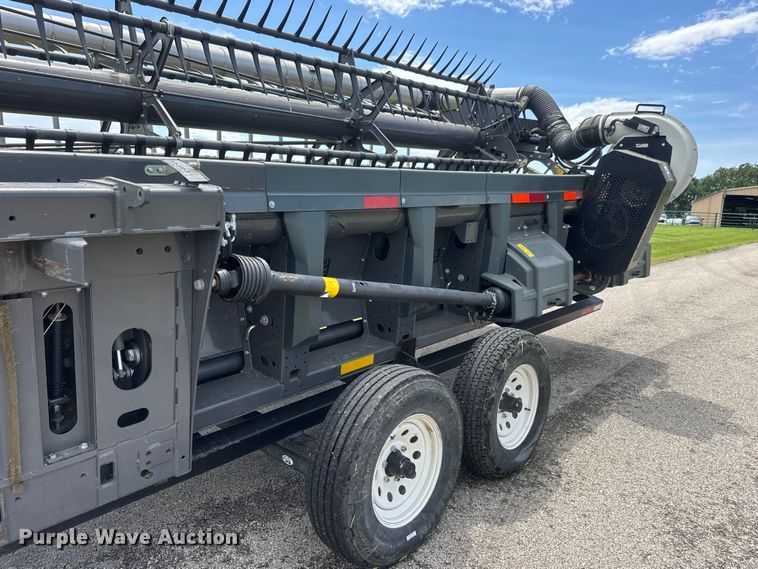 image for item NA9474 AGCO Gleaner 9335 flex draper head