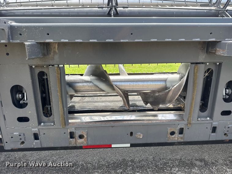 image for item NA9474 AGCO Gleaner 9335 flex draper head