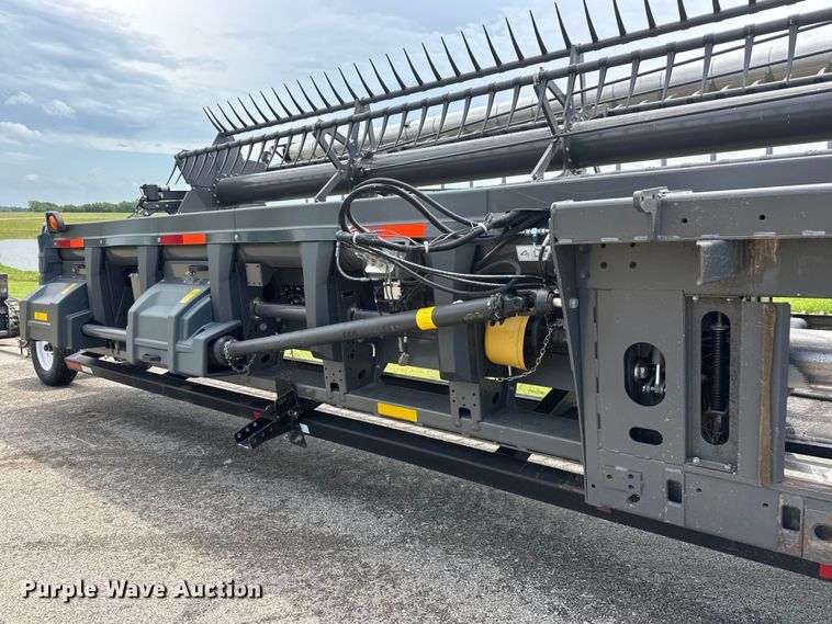 image for item NA9474 AGCO Gleaner 9335 flex draper head
