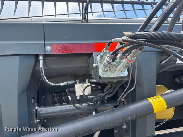 image for item NA9474 AGCO Gleaner 9335 flex draper head