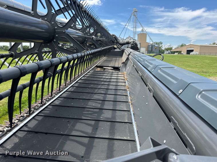 image for item NA9474 AGCO Gleaner 9335 flex draper head
