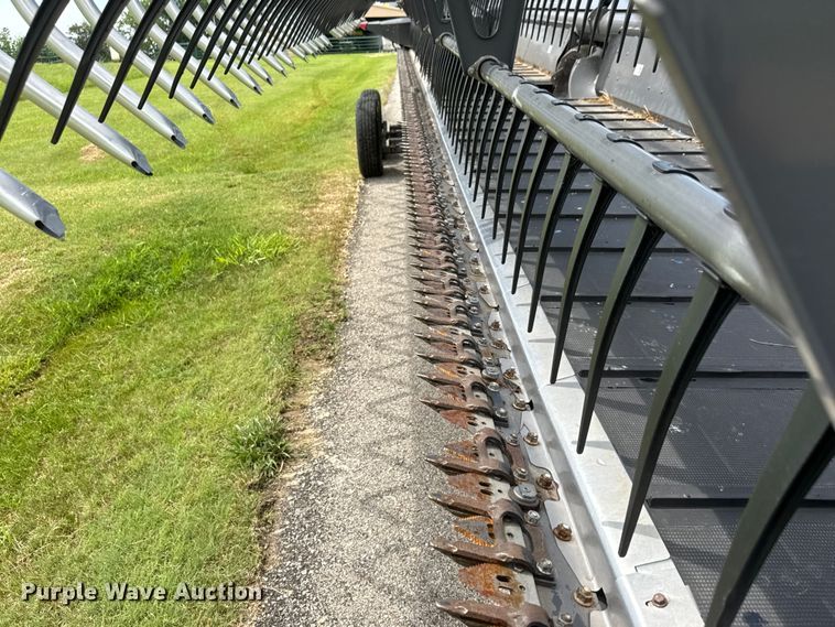 image for item NA9474 AGCO Gleaner 9335 flex draper head