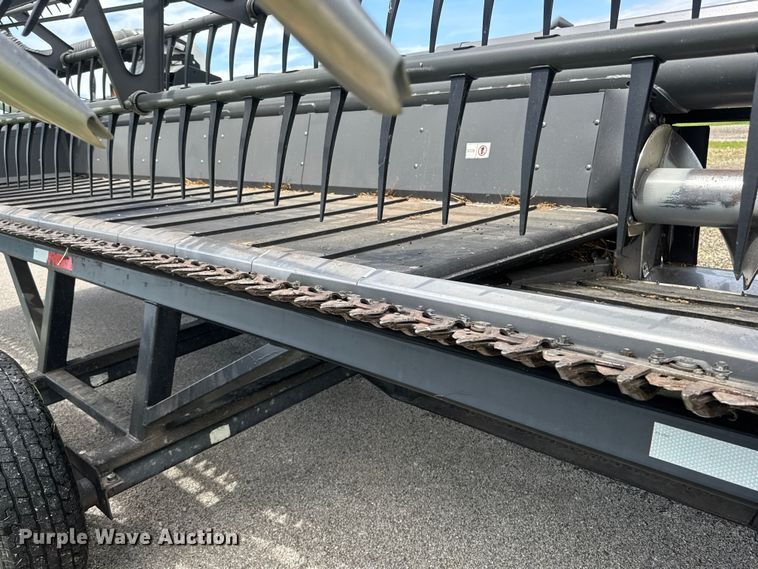 image for item NA9474 AGCO Gleaner 9335 flex draper head
