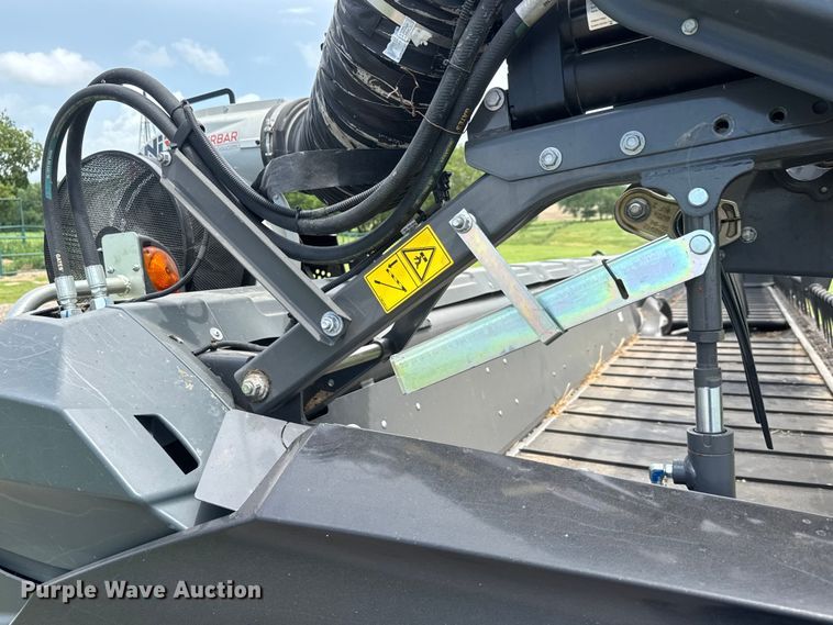 image for item NA9474 AGCO Gleaner 9335 flex draper head