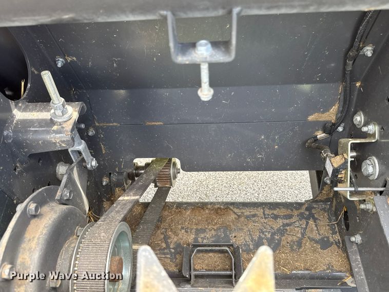 image for item NA9474 AGCO Gleaner 9335 flex draper head