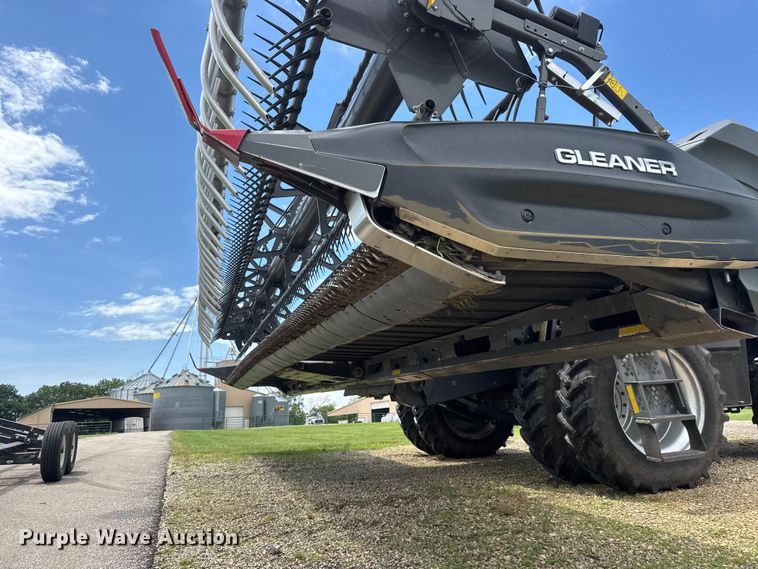 image for item NA9474 AGCO Gleaner 9335 flex draper head