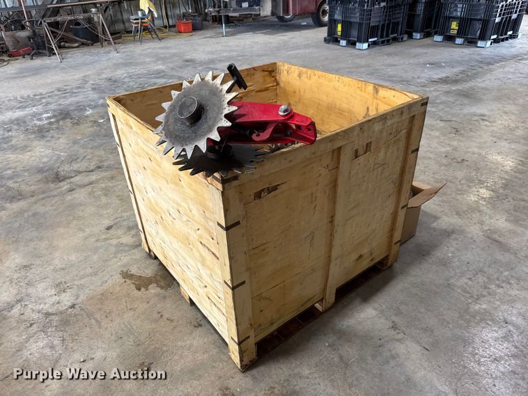 image for item NA9475 (16) spiked closing wheels