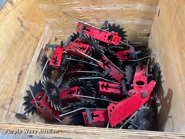 image for item NA9475 (16) spiked closing wheels