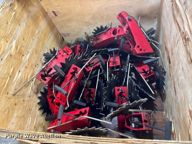 image for item NA9475 (16) spiked closing wheels