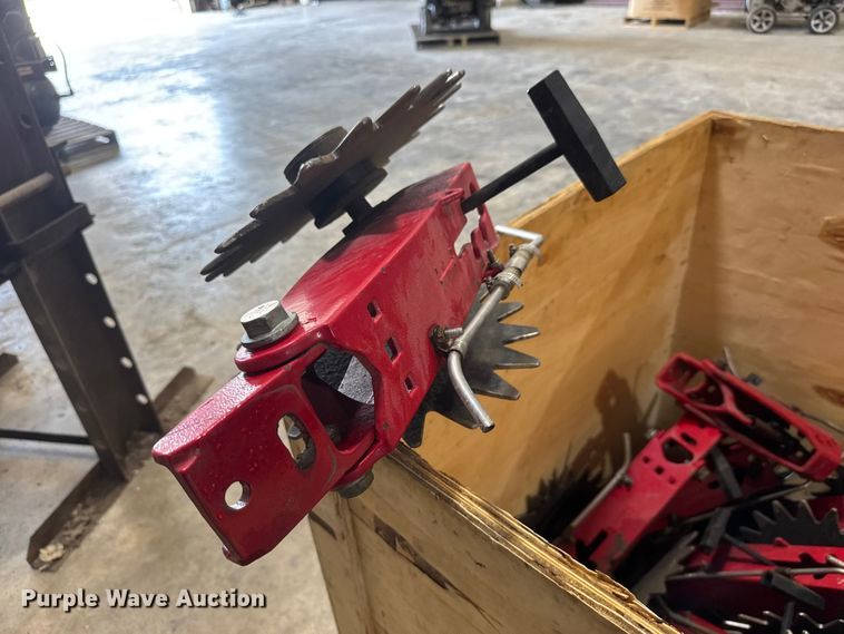 image for item NA9475 (16) spiked closing wheels