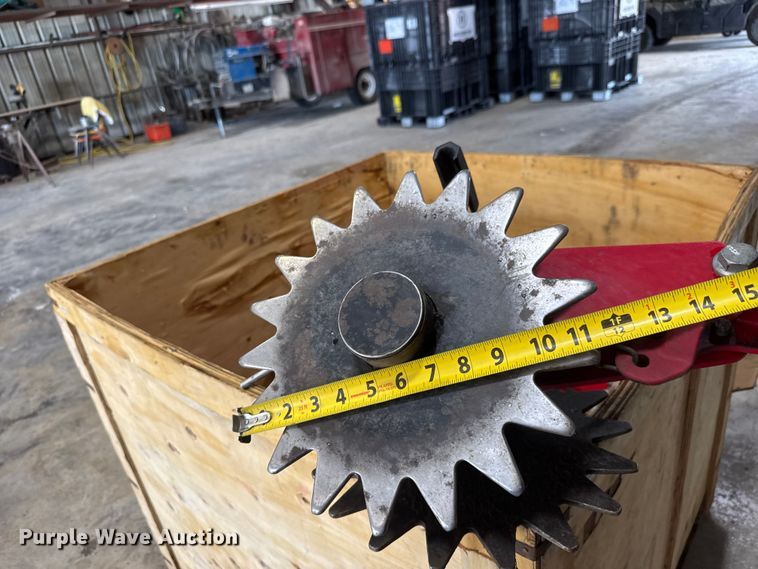 image for item NA9475 (16) spiked closing wheels