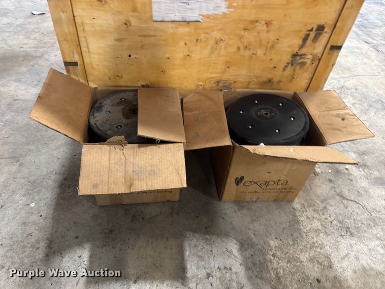 image for item NA9475 (16) spiked closing wheels