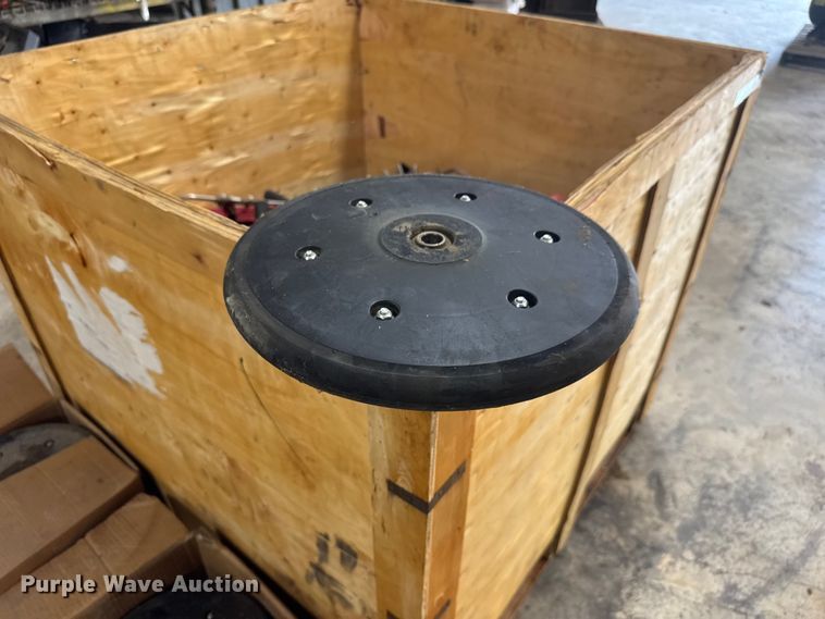 image for item NA9475 (16) spiked closing wheels