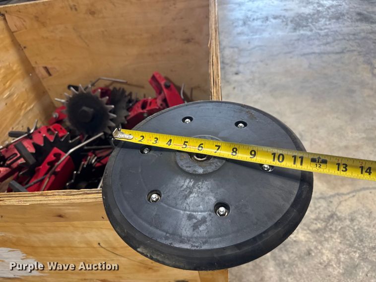image for item NA9475 (16) spiked closing wheels