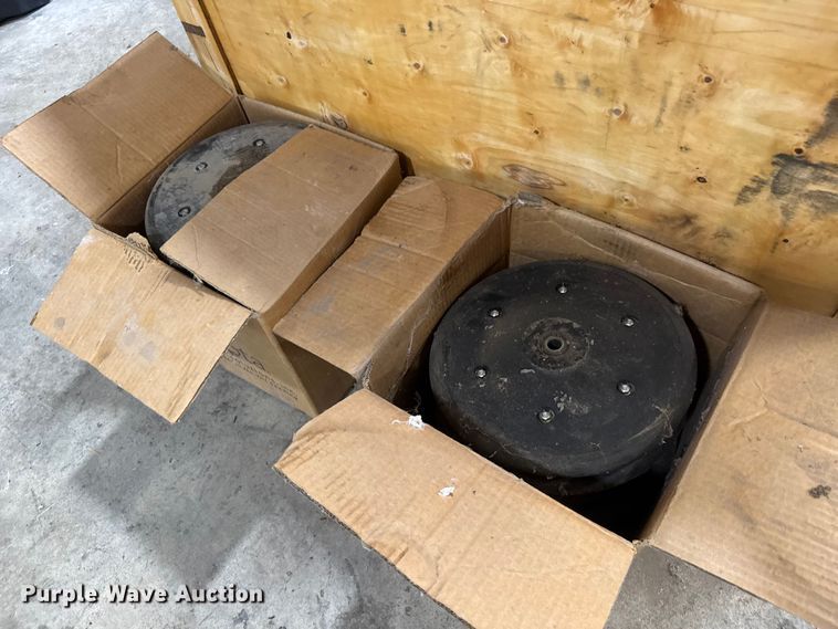 image for item NA9475 (16) spiked closing wheels