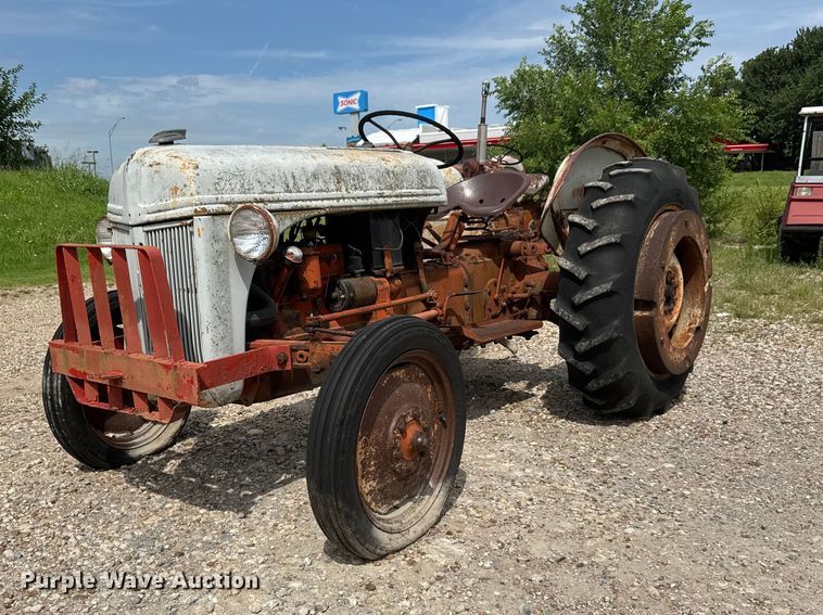 image for item NJ9209 Ford 8N tractor
