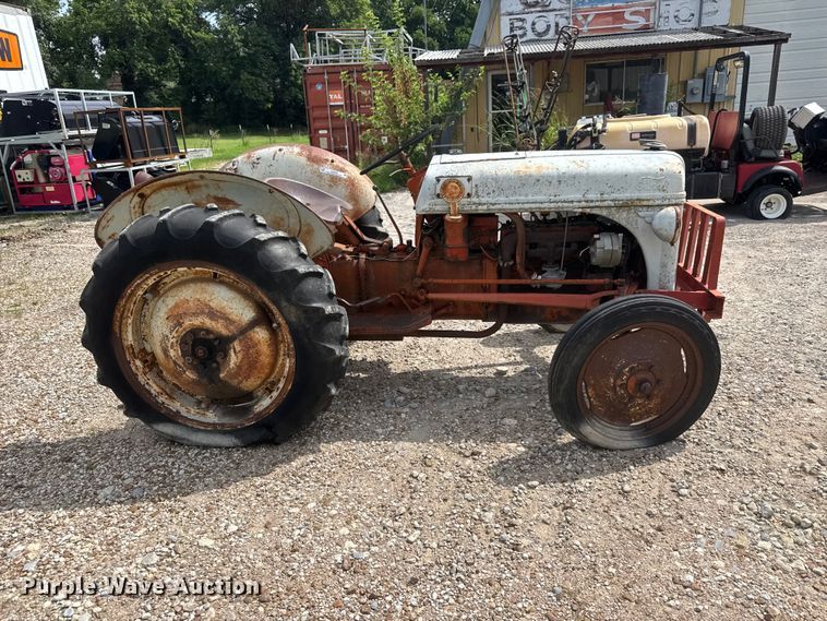 image for item NJ9209 Ford 8N tractor