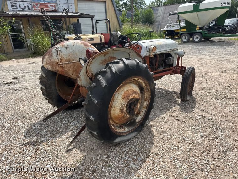 image for item NJ9209 Ford 8N tractor