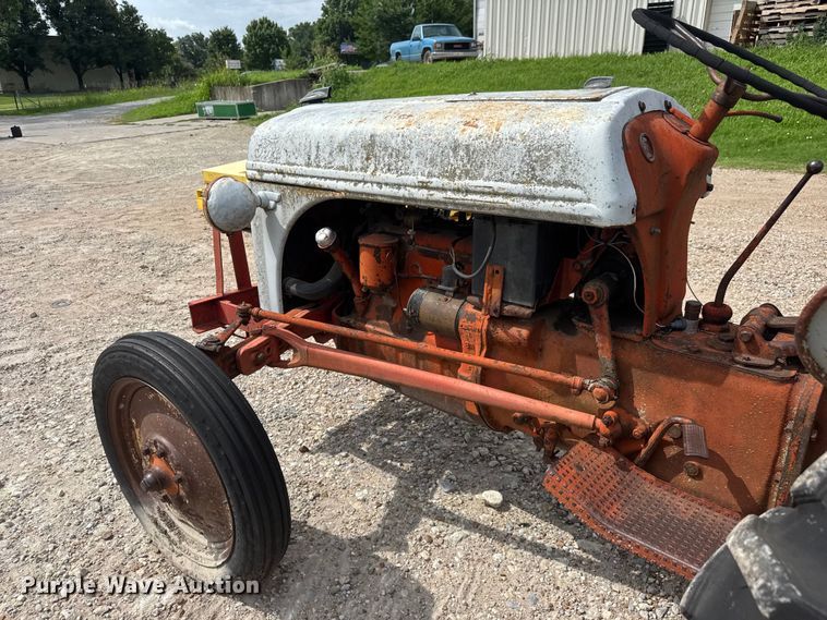 image for item NJ9209 Ford 8N tractor
