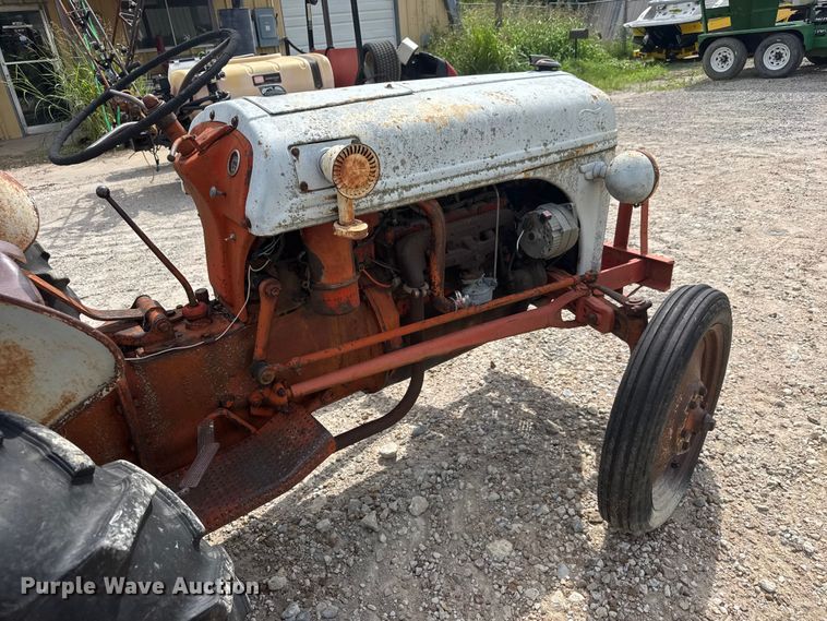 image for item NJ9209 Ford 8N tractor