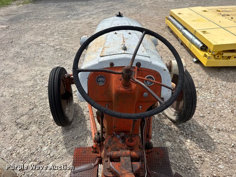 image for item NJ9209 Ford 8N tractor