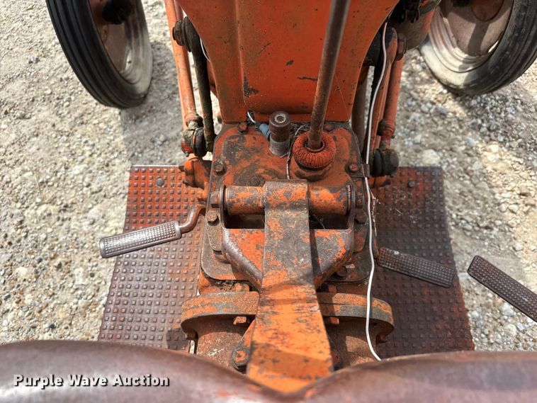 image for item NJ9209 Ford 8N tractor