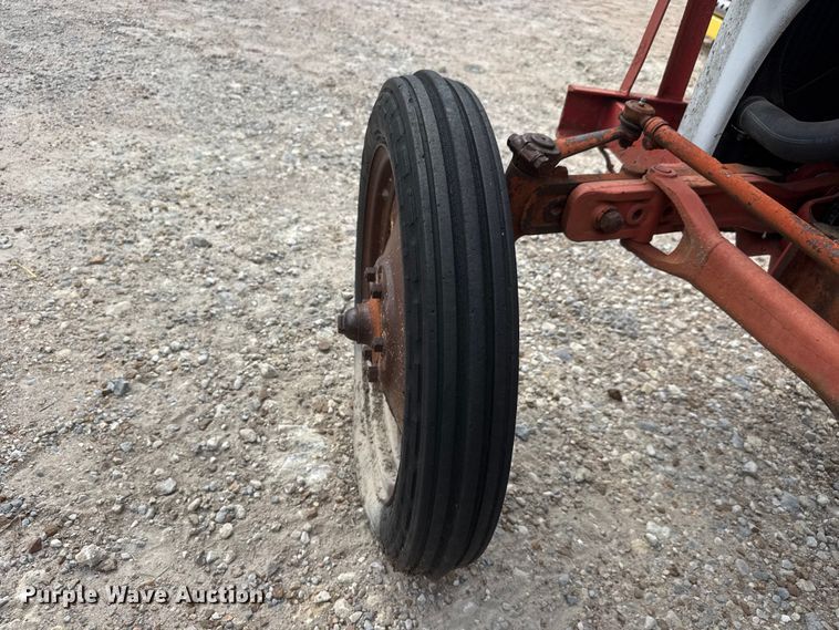 image for item NJ9209 Ford 8N tractor