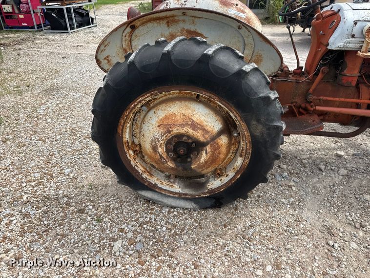 image for item NJ9209 Ford 8N tractor