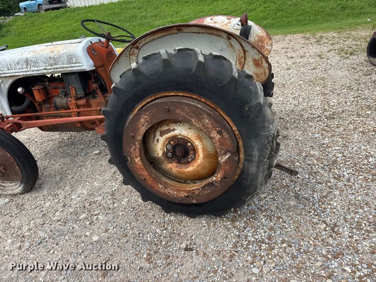 image for item NJ9209 Ford 8N tractor
