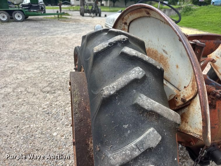 image for item NJ9209 Ford 8N tractor
