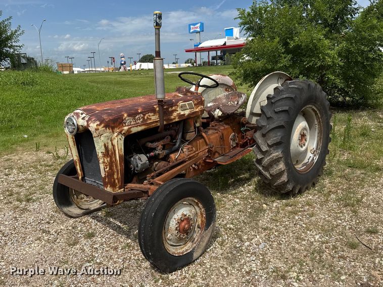 image for item NJ9210 Ford 630 tractor