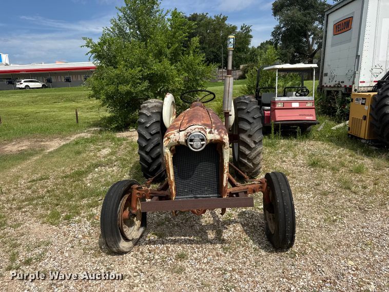 image for item NJ9210 Ford 630 tractor
